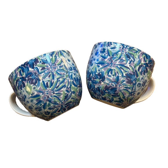 Lilly Pulitzer Set of 2 Ceramic 12 oz Coffee Tea Cups Blue Floral Lion Gold Trim - Picture 1 of 9
